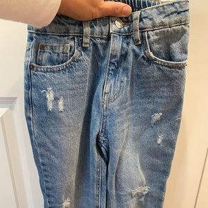 Zara mom fit jeans size 8. Medium denim lightly distressed excellent condition.